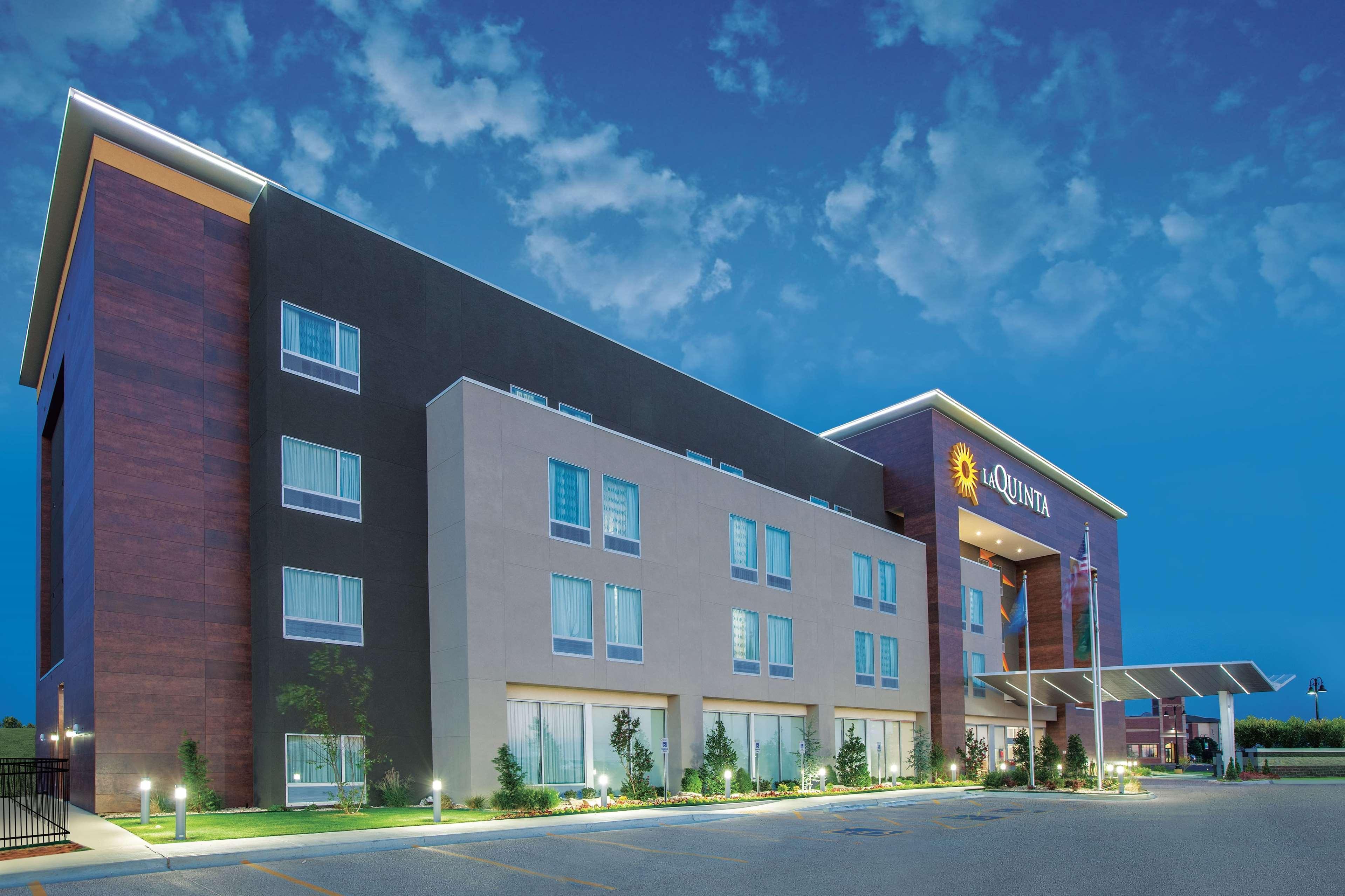 La Quinta By Wyndham Tulsa Broken Arrow Hotel Exterior photo