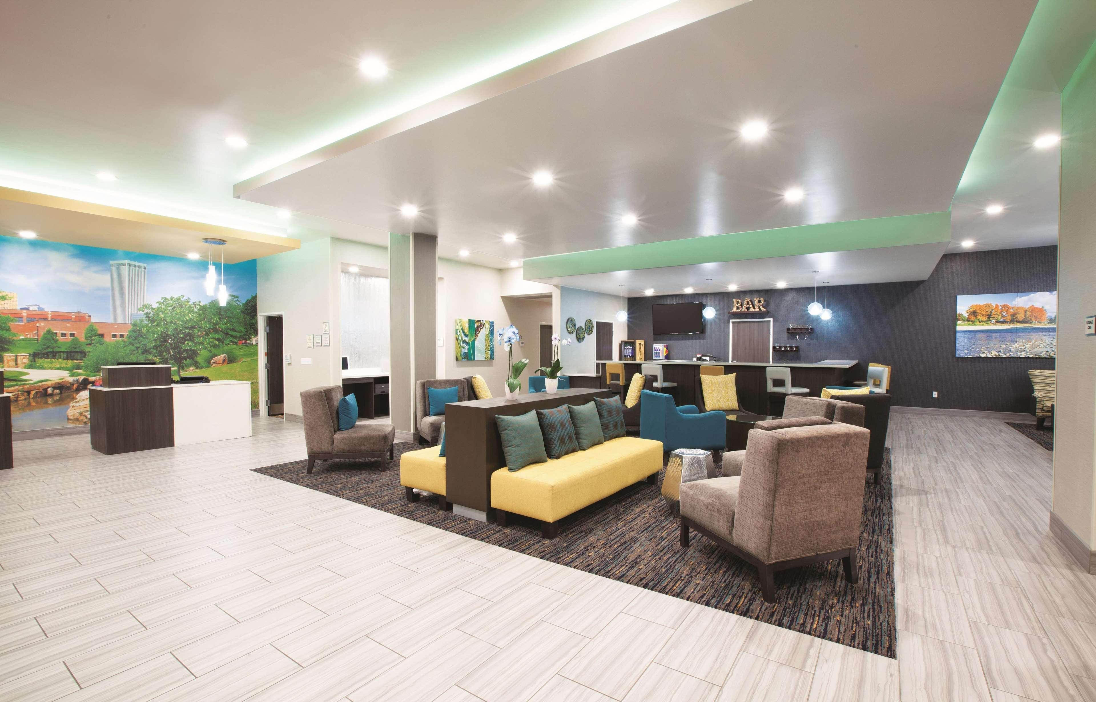 La Quinta By Wyndham Tulsa Broken Arrow Hotel Exterior photo