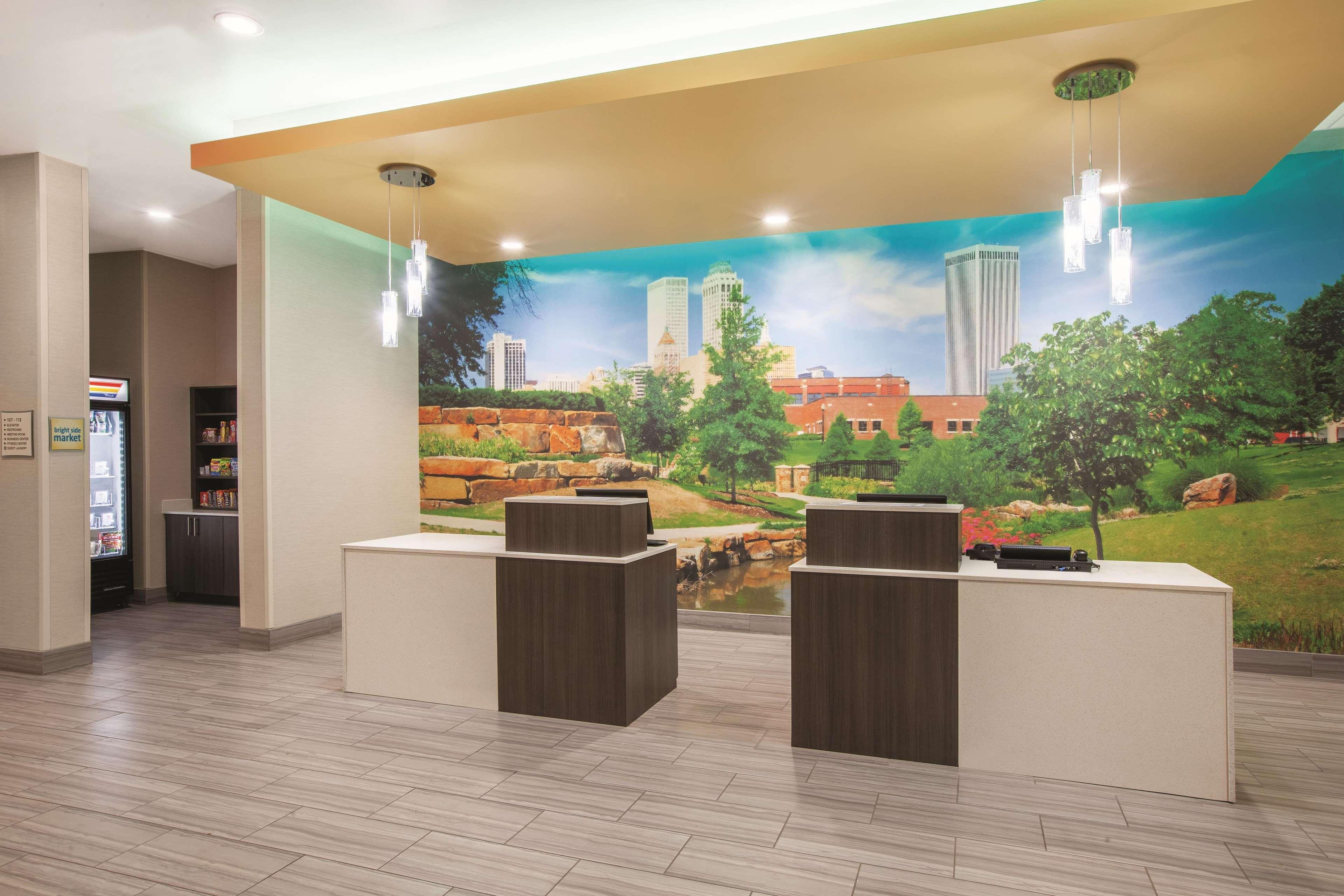 La Quinta By Wyndham Tulsa Broken Arrow Hotel Exterior photo