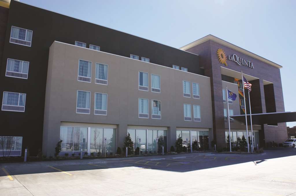 La Quinta By Wyndham Tulsa Broken Arrow Hotel Exterior photo